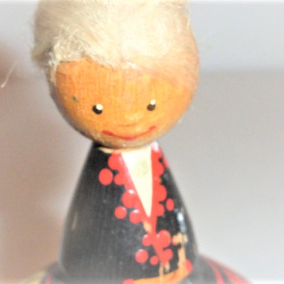 Salvo Hand Painted Wood FIGURINE Mennonite Russian Hand Painted Doll - Picture 5 of 7
